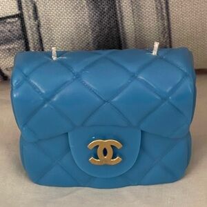 CHANEL 🕯️ Decorative Blue CHANEL Candle with gold paint color on CC🎬Stunning